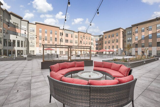 Building Photo - 305 E Front St