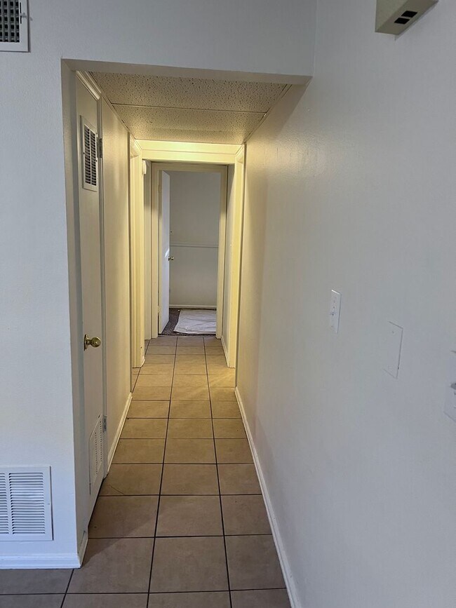 Building Photo - 127 W 45th St