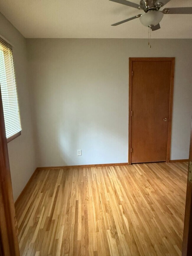Building Photo - Newly Refreshed 3 Bedroom 1 Bath Single Fa...