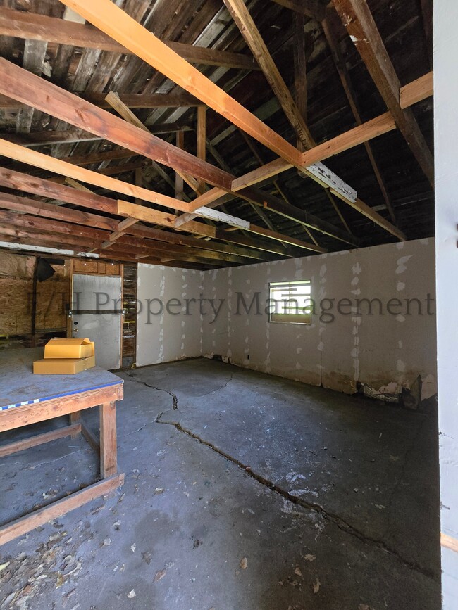 Building Photo - 1340 N Green St