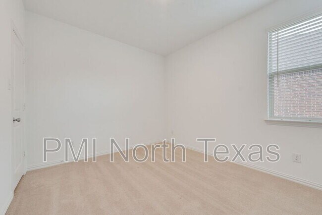 Building Photo - 3208 Appleton St