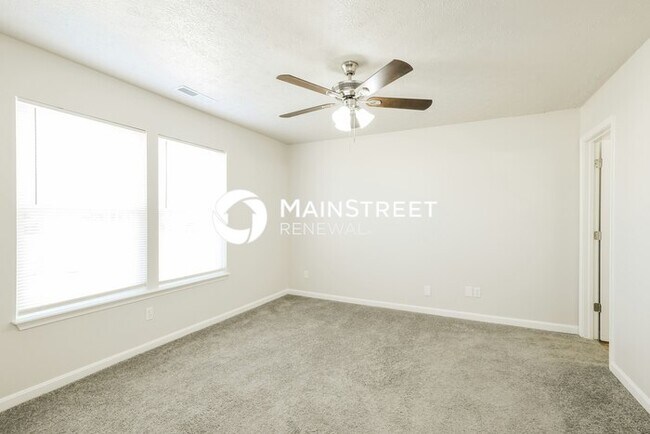Building Photo - 3 Bedroom Pet-Friendly Home in Louisville, KY with Main Street Renewal