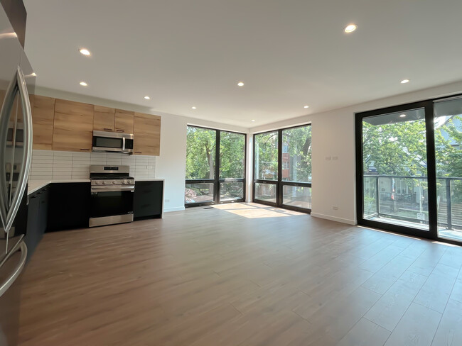 Building Photo - 3710 N Kenmore Ave