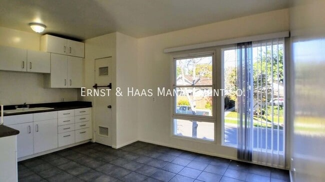 Building Photo - 3690 Country Club Dr