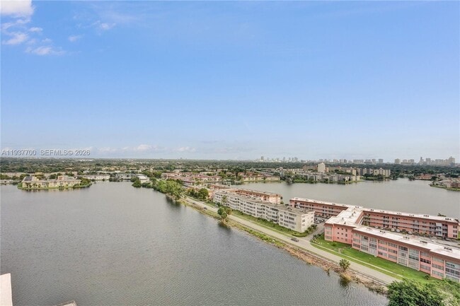 Building Photo - 1351 NE Miami Gardens Dr