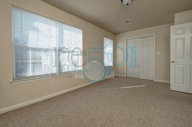 Building Photo - *Coming Available in October* Pride of ownership shines in this convenient Midtown, 2 BR & 2.5 BA...