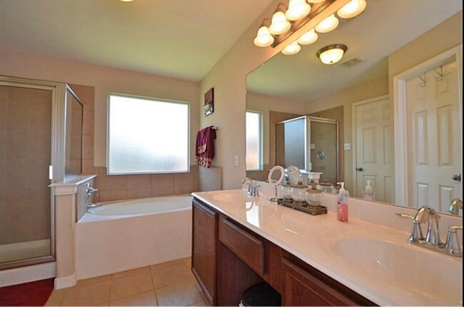 Building Photo - 15834 Sarasam Creek Ct