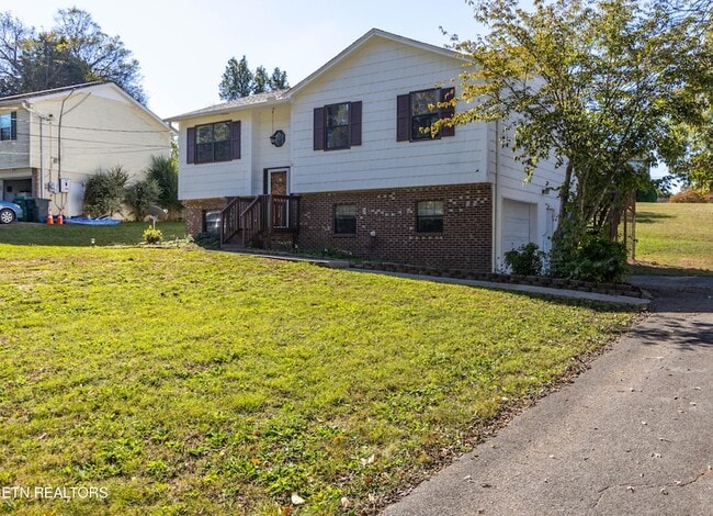 Building Photo - 1817 Sedgewick Dr