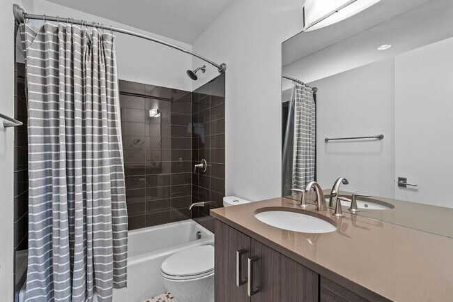 Building Photo - 203 S Marion St Pkwy