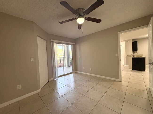 Building Photo - Lake Mary Condo ~ Fresh Paint, Tile Flooring, Updated Kitchen/Bath!