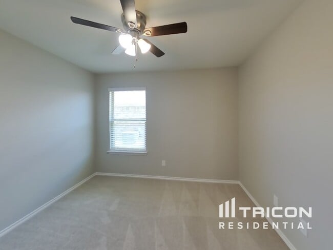 Building Photo - 2514 Henley Dr