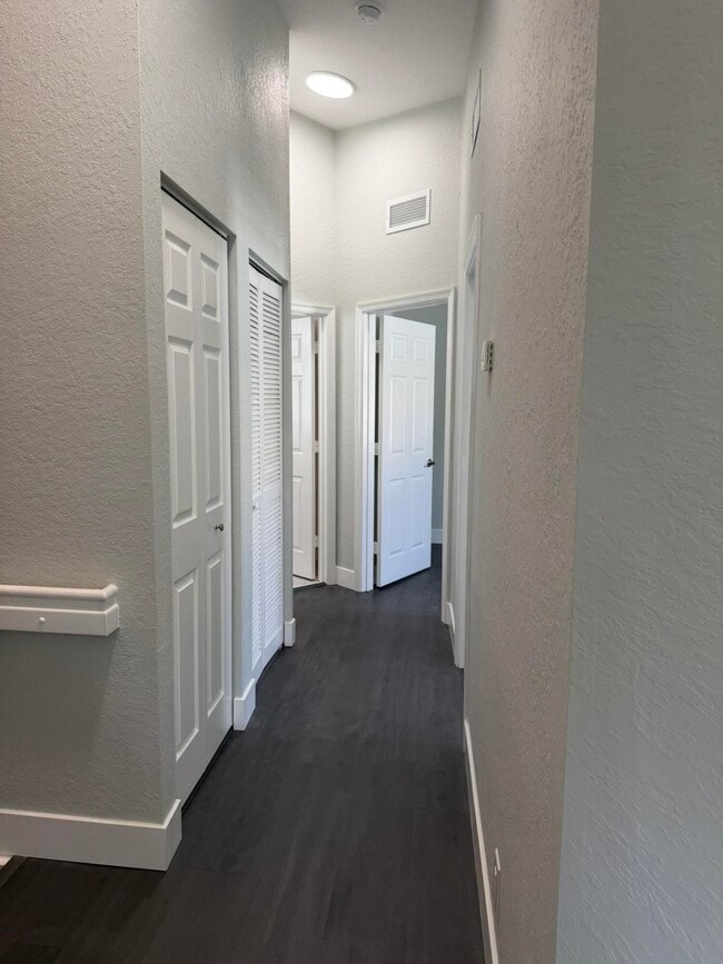 Building Photo - 3251 Laurel Ridge Cir