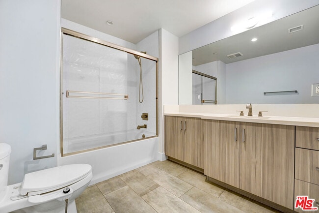 Building Photo - 5955 Saturn St