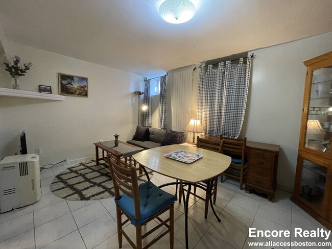 Building Photo - 56 Hobson St