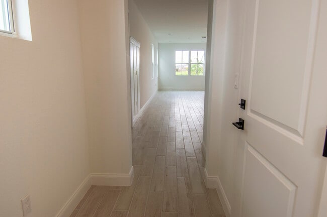 Building Photo - 171 SE Birch Ter