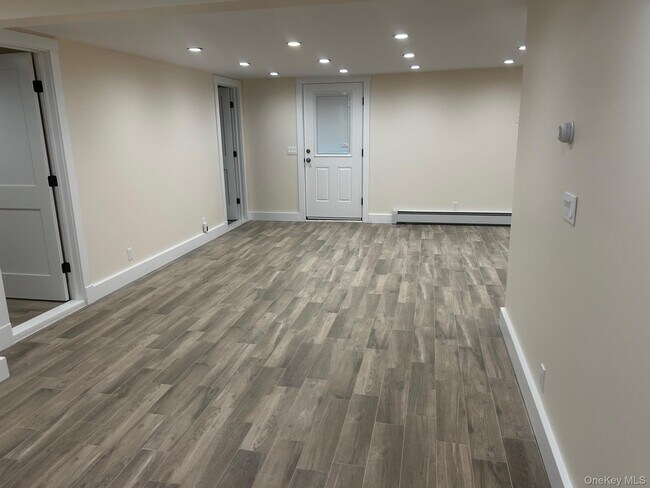 Building Photo - 65 Linwood Rd N