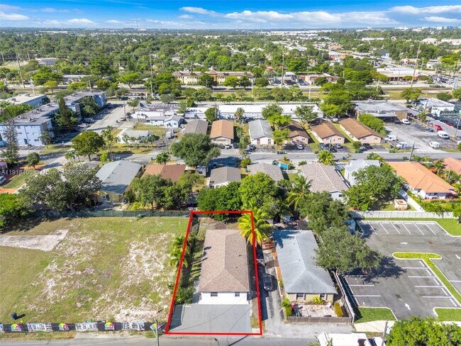 Building Photo - 124 SE 2nd Terrace