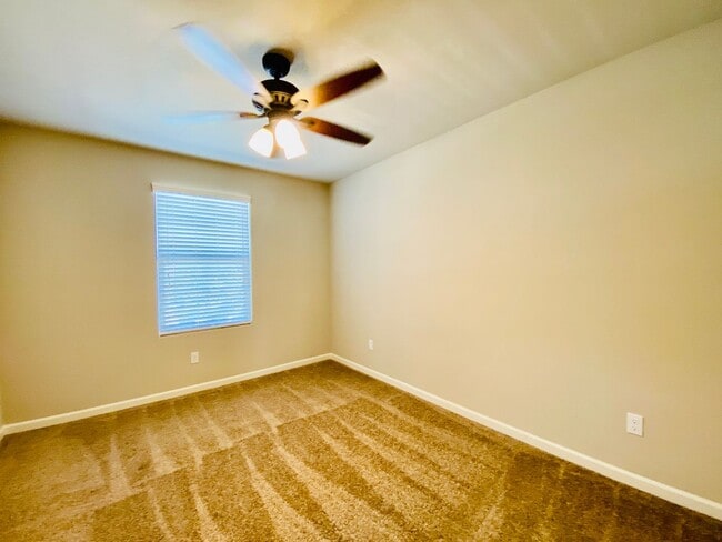 Building Photo - $2,250 DeWolf & Barstow, 3 Bedroom - Joy Dr, Clovis / Community Pool