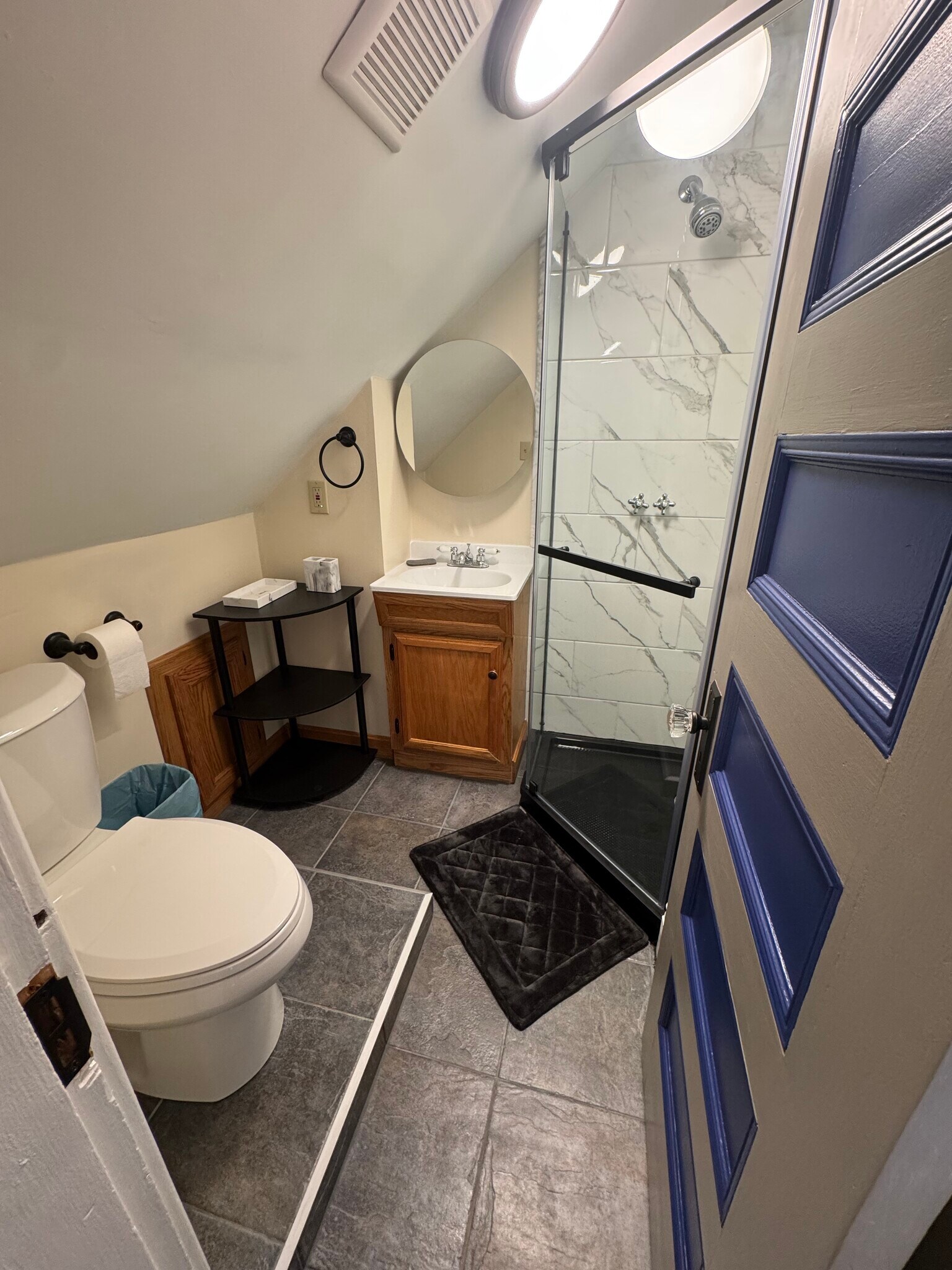 Bath fixtures - 13 Pleasant Pl
