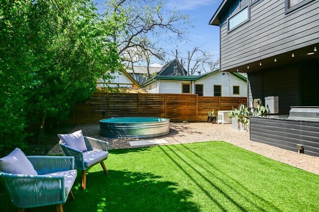 Building Photo - 2011 Arpdale St