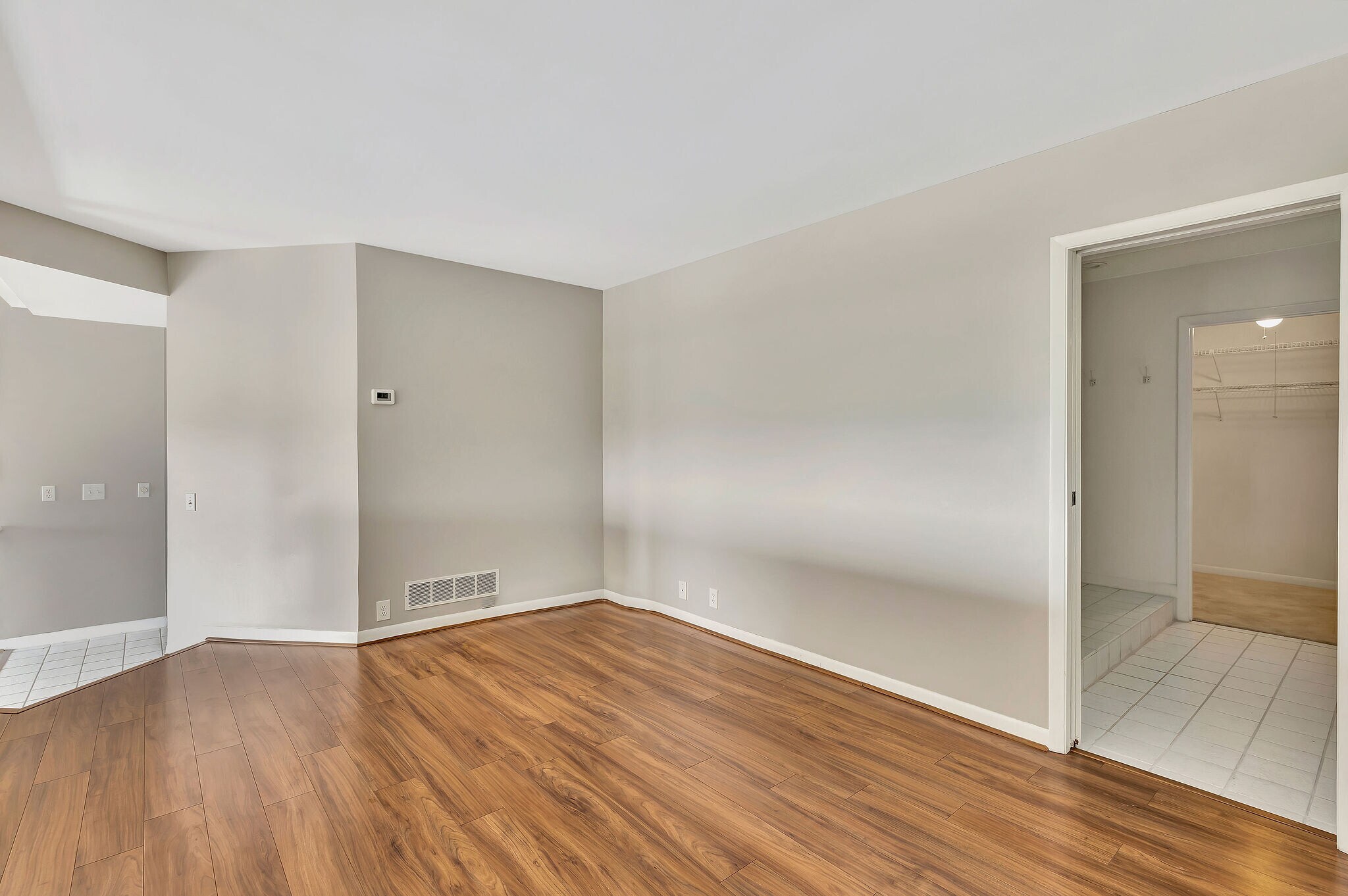 Building Photo - 558 Davenport Ave