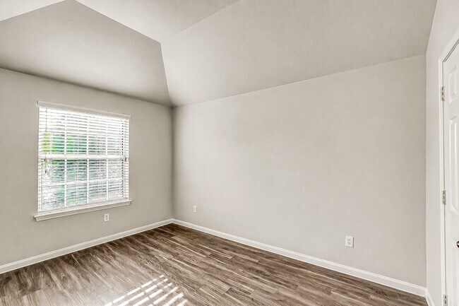 Building Photo - 5738 S Brenwood Dr