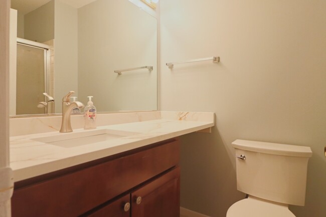 Building Photo - 1520 Commodore Ln