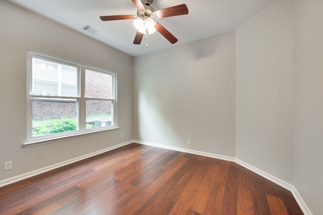 Building Photo - 902 Catlow Ct