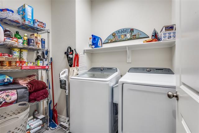 Building Photo - 811 Maverick St