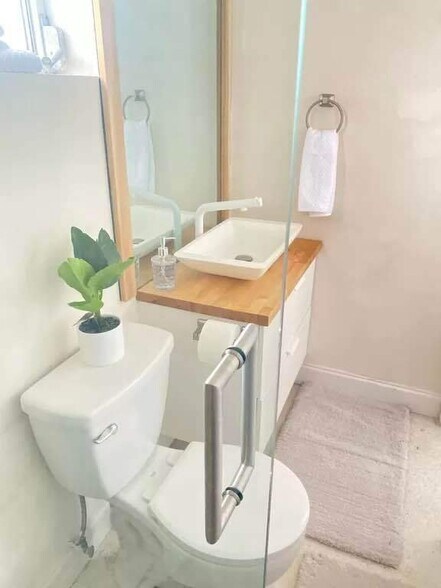 Building Photo - 1521 NE 51st St