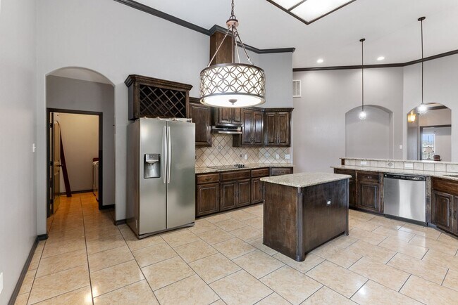 Building Photo - 4 bedroom 3 bathroom-Rodd Field/Yorktown