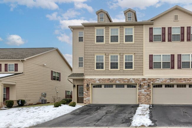 Primary Photo - 4 bedroom townhome