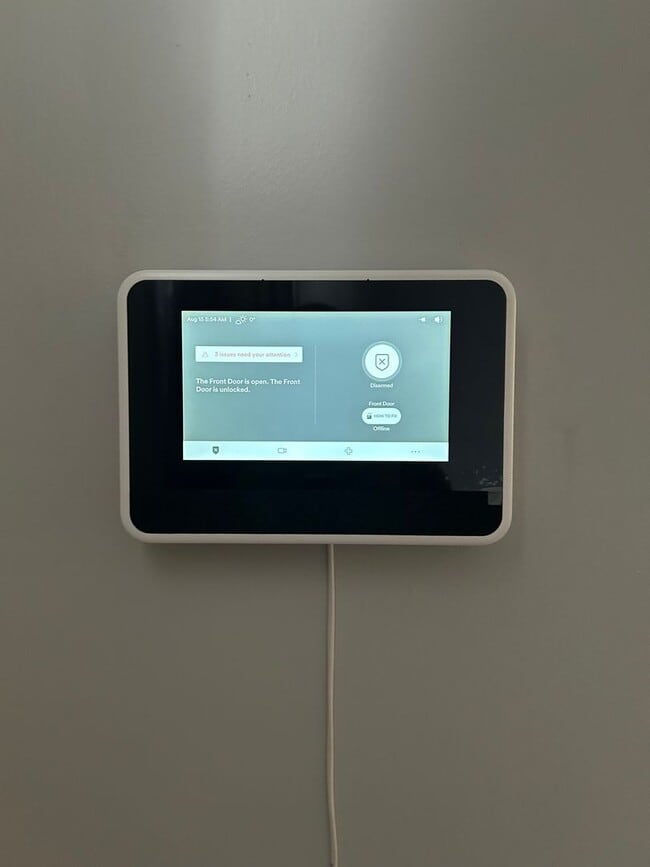 Building Photo - Spacious 3 Bedroom Townhome