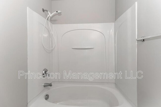 Building Photo - 153 Marakery Rd