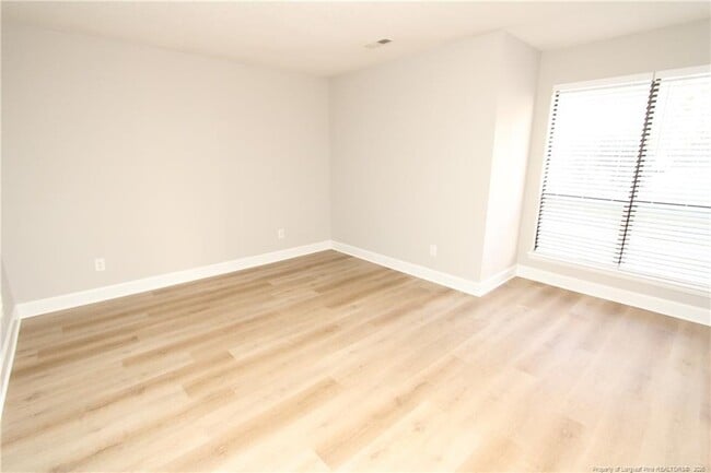 Building Photo - 118 Manhattan Ct