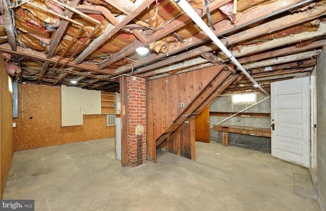 Building Photo - 31 W Whitlock Ave