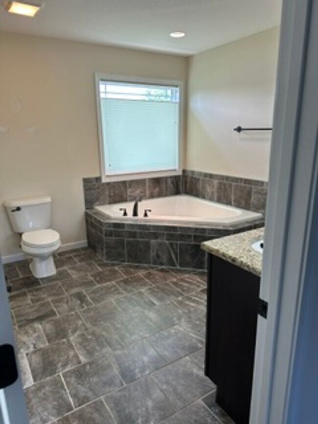 Building Photo - Maryville 37803 - 3 bedroom 2.5 bath home - Call Debra Johnson (865) 591-8281