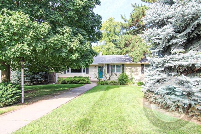 Building Photo - Move In Special  $600.00 off the Deposit!!...