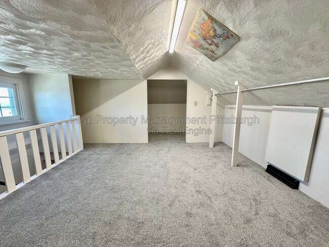 Building Photo - 1130 Downlook St