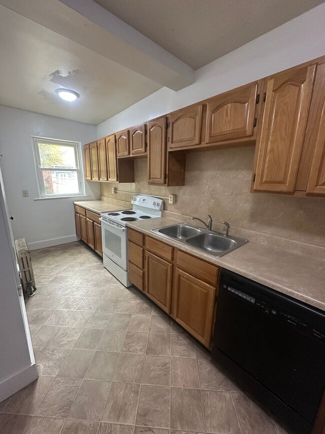 Building Photo - 731 S Beaver St