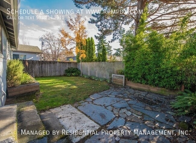 Building Photo - 5616 SE Mall St