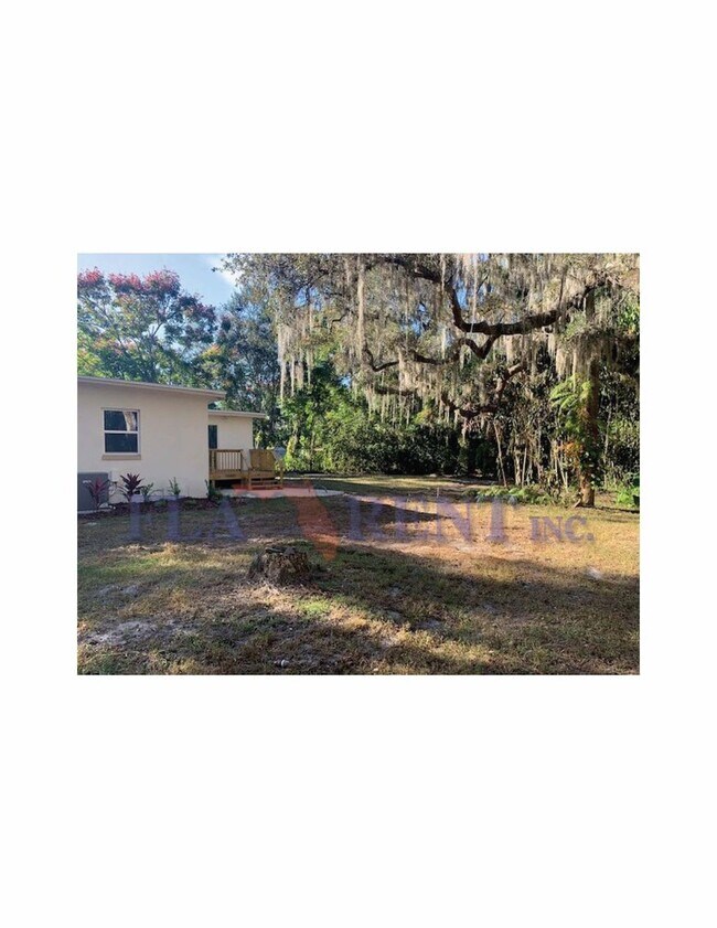 Building Photo - 4/2 Bungalow in Geneva!!