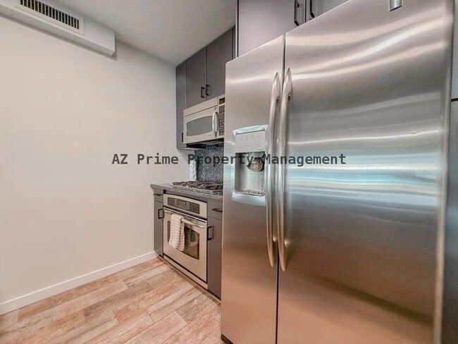 Building Photo - 7137 E Rancho Vista Dr