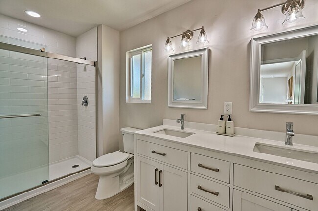 Building Photo - 3 MONTHS FREE RENT! 3/2 in Hawthorne