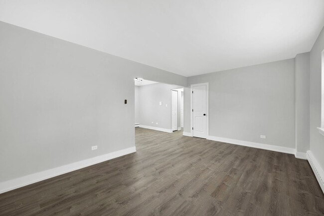 Building Photo - 2050 E 72nd Pl