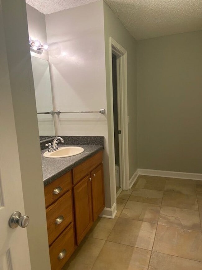 Building Photo - cpl4