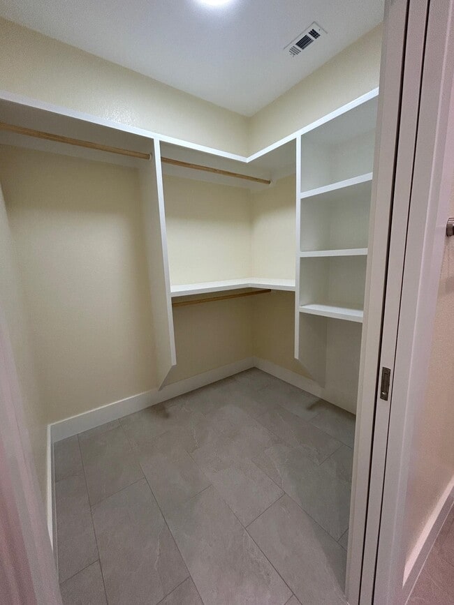 Building Photo - 1415 Bluebonnet Dr