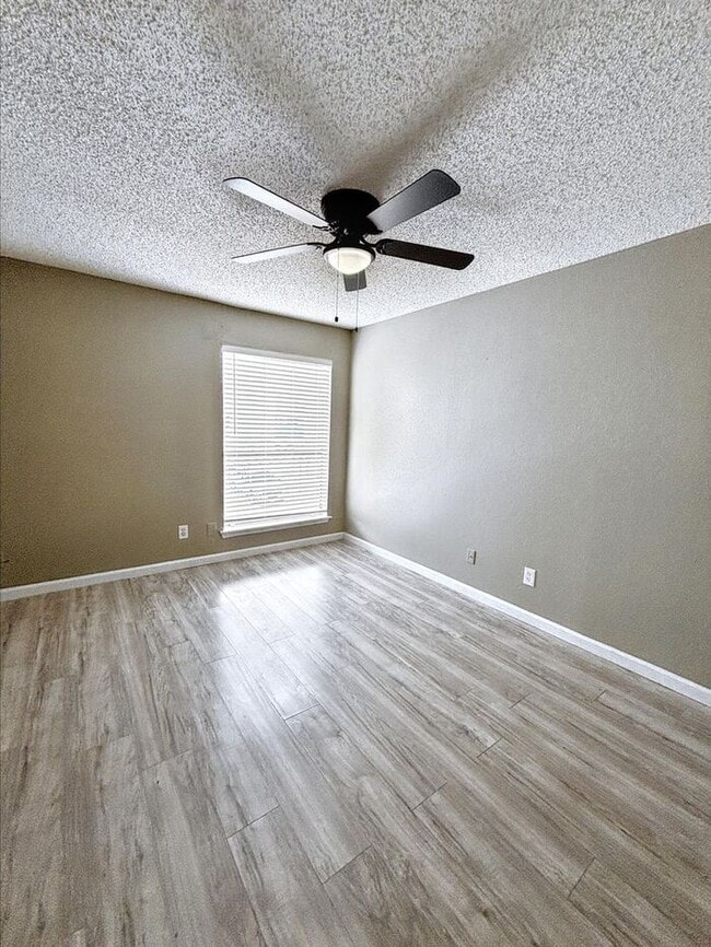 Building Photo - Lovely 2-Bedroom Condo with Modern Comfort...