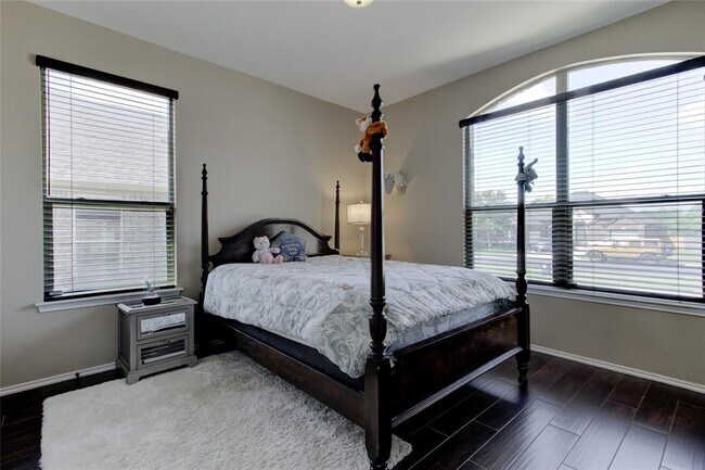 Building Photo - 920 Autumn Sage Way