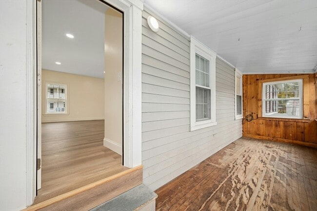 Building Photo - 95 S Main St